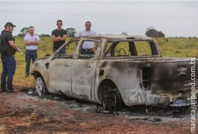 Polícia encontra caminhonete incinerada que pode ter sido usada em homicídio 