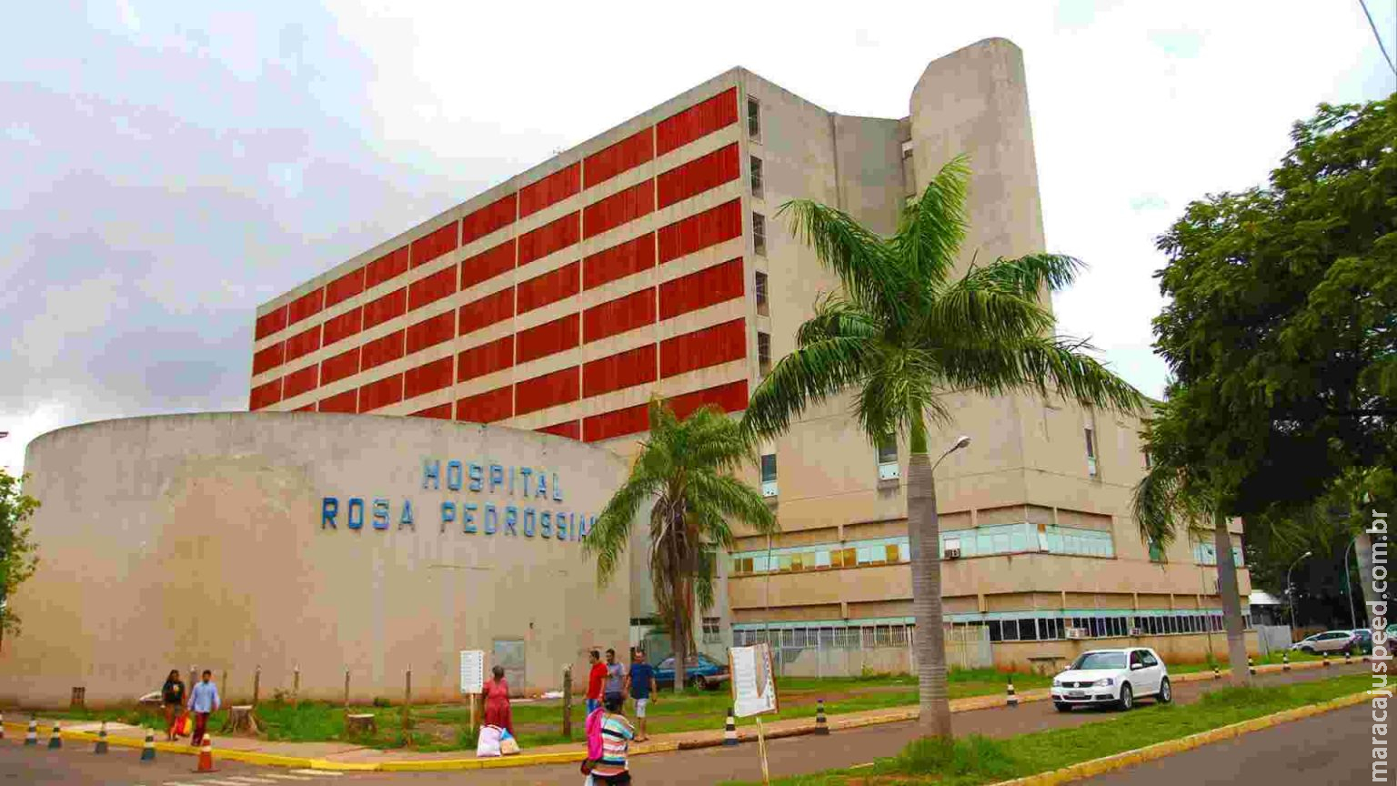 Três são esfaqueados e foragido fica em estado grave após ter pulmão perfurado