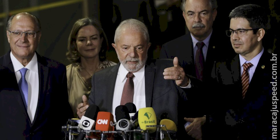 Lula diz que só definirá nomes para ministério após viagem ao Egito 