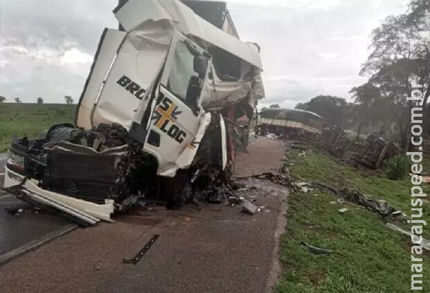 Motorista de carreta morre em grave acidente entre Sonora e Pedro Gomes