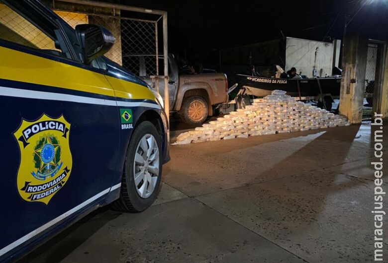 Homem levava cocaína e pasta-base em caminhonete com filhos e esposa