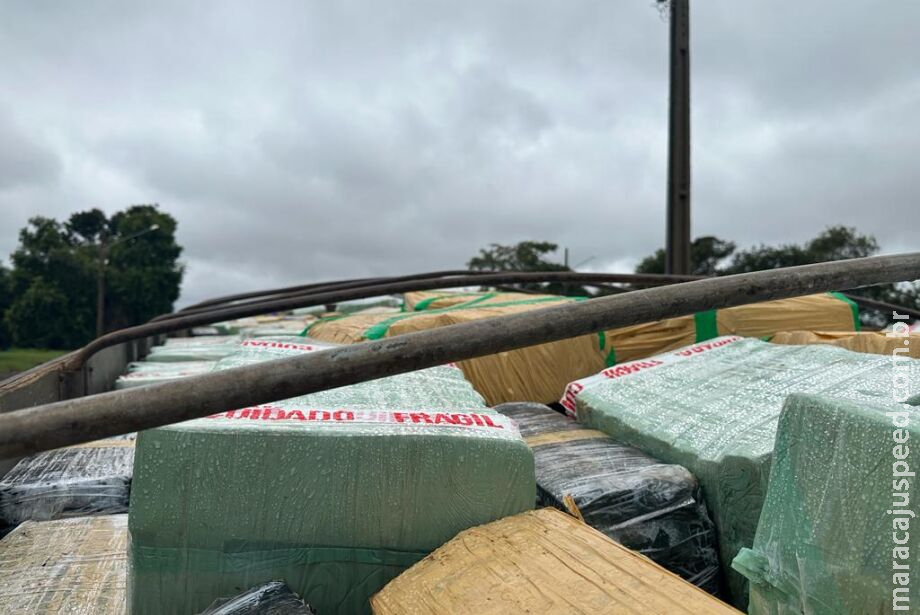 PRF apreende caminhão boiadeiro abarrotado de maconha