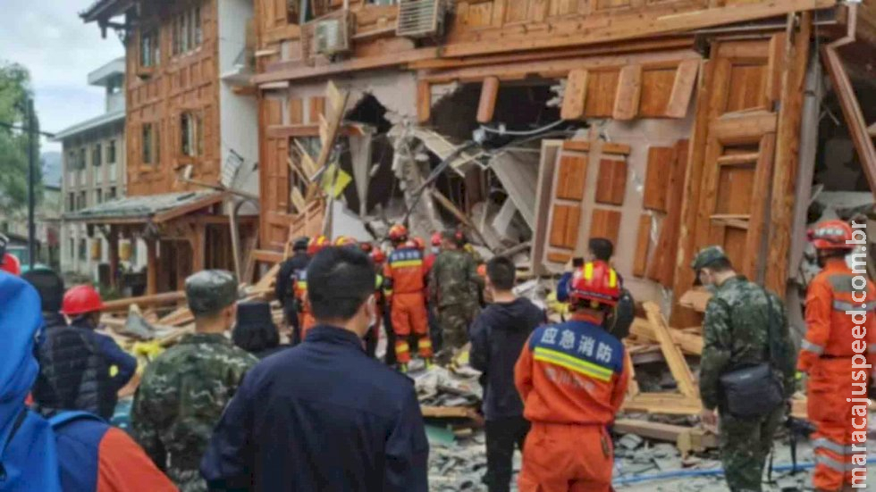 Número de mortos em terremoto na China sobe para 131, com 980 feridos