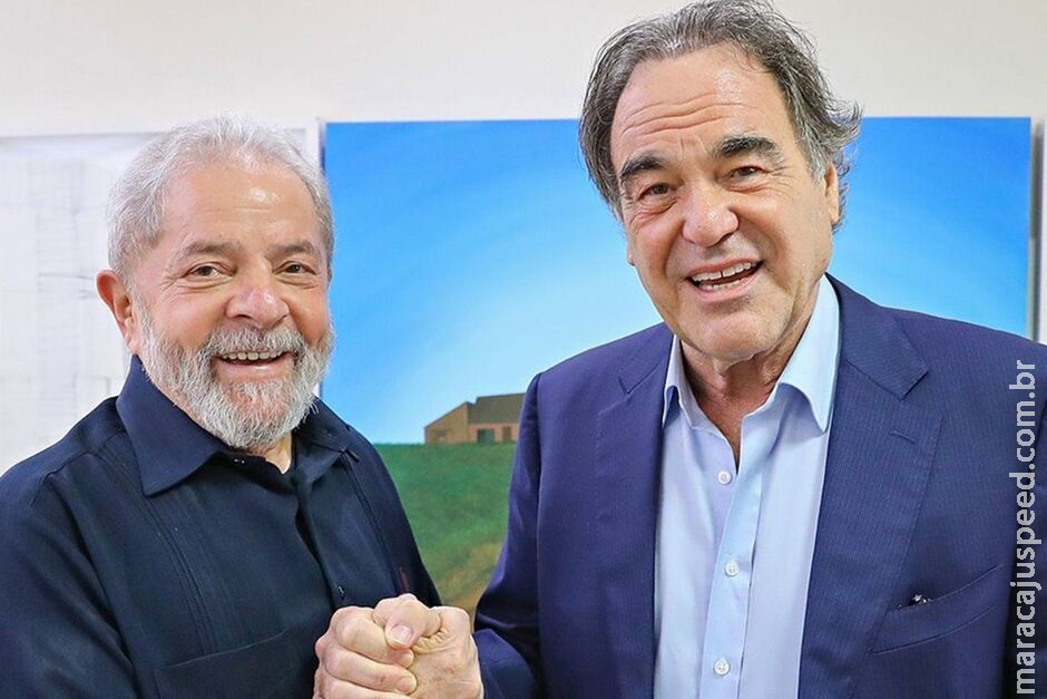 Cannes: Oliver Stone defende Lula e ataca política 