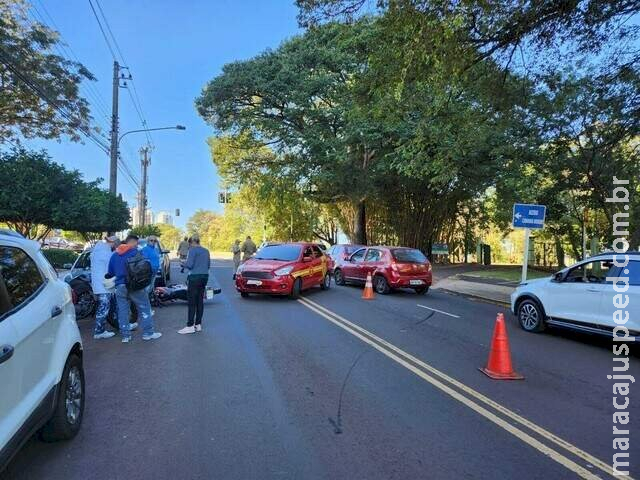 Motociclista bate em viatura dos bombeiros