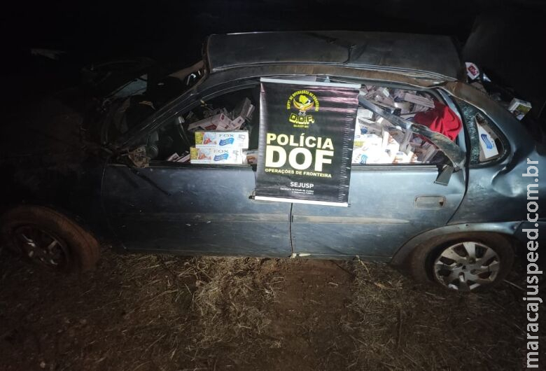 Durante perseguição, motorista capota veículo carregado com cigarros contrabandeados