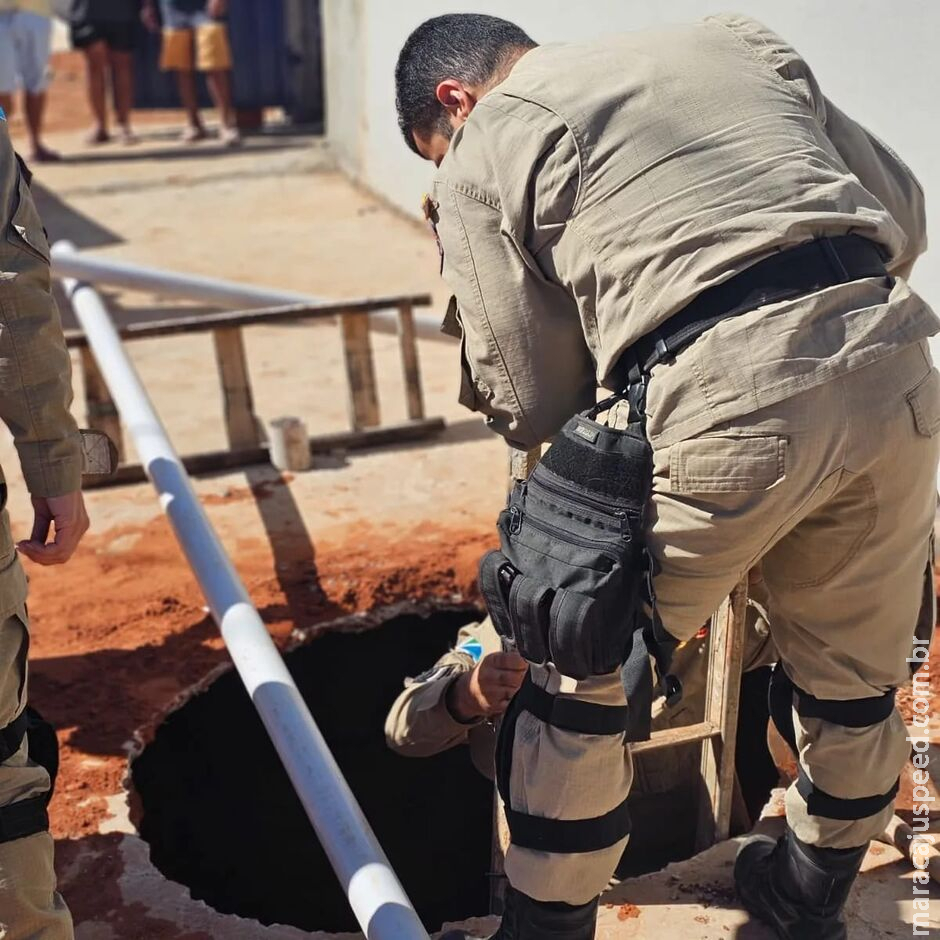 Família se desespera durante resgate de trabalhador soterrado em fossa