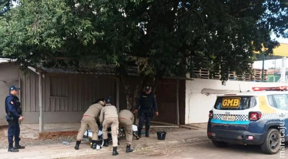 Homem tem surto e se joga na frente de veículos em Bonito