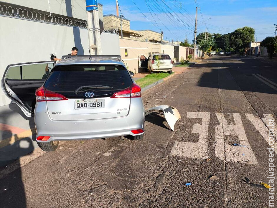 Idosa perde controle da direção e bate contra carro no Jardim Imá