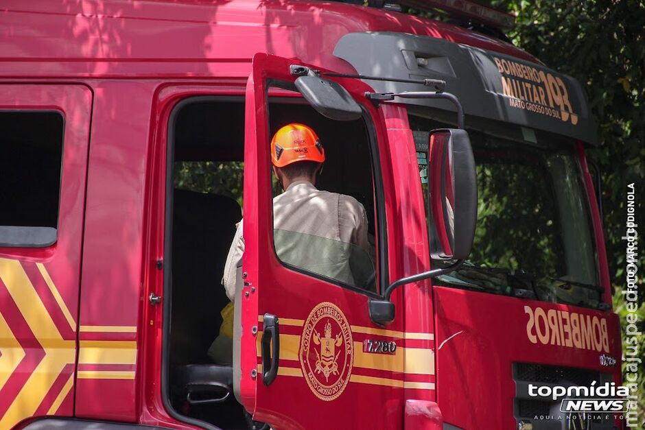 Jovem encontra munição de festim, tenta brincar e atinge próprio peito