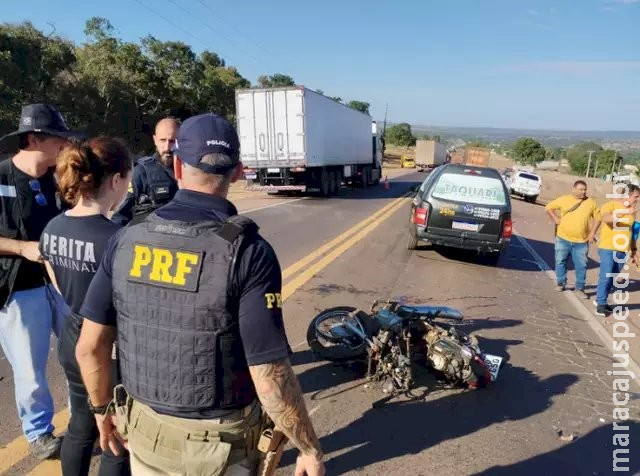 Motociclista morre ao invadir pista contrária e bater em caminhão boiadeiro em Coxim