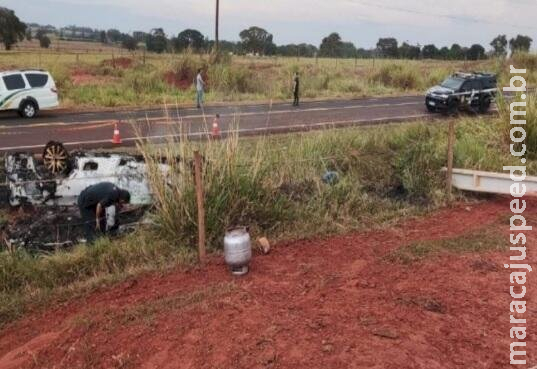 Motorista morre ao bater em poste e ter parte do corpo queimado na MS-488