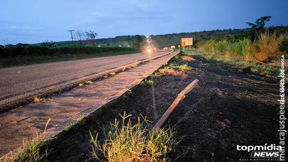 Batida frontal entre carro e caminhão deixa três mortos na BR-163, em Campo Grande