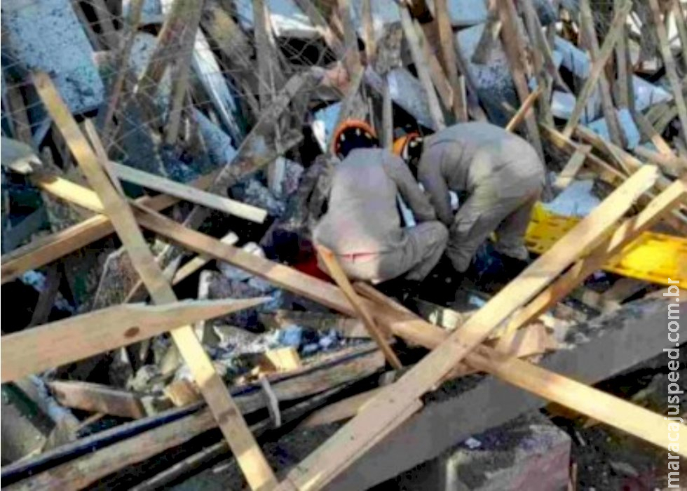 Duas pessoas ficam feridas após estrutura de obra desabar em Nova Andradina