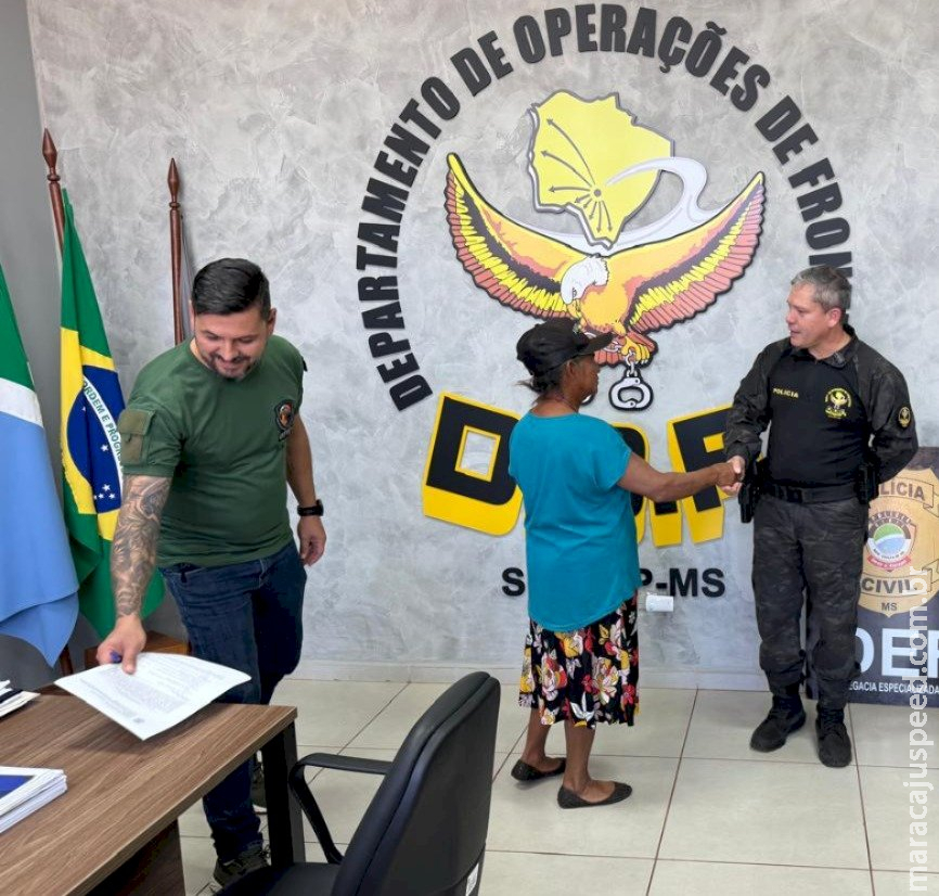 Homem encontra bolsa de indígena moradora em aldeia de Caarapó com R$ 5 mil e entrega na sede do DOF