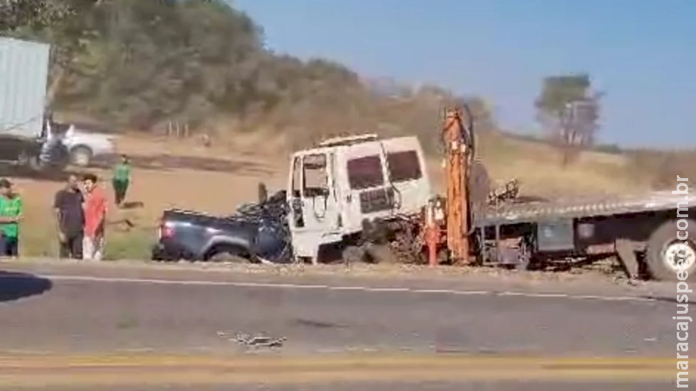 Morre terceira vítima de acidente entre caminhonete e caminhões na BR-163