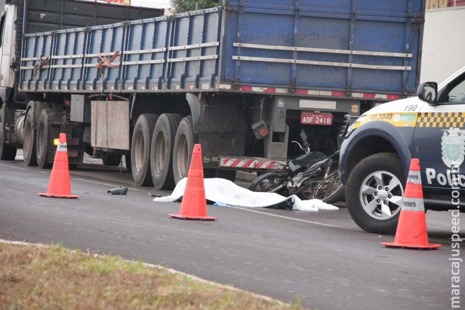 Motociclista morto ao bater em carreta na Guaicurus é identificado