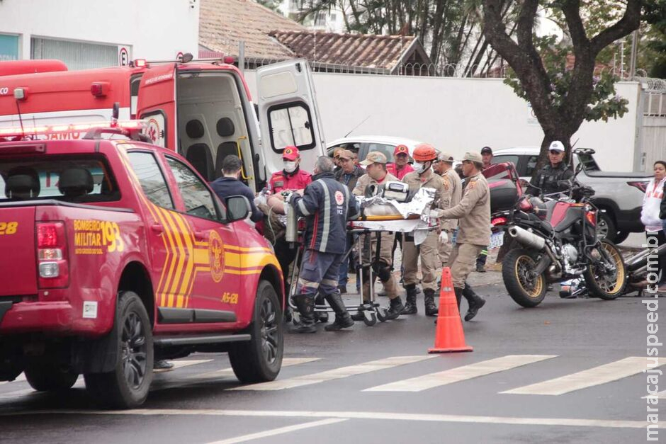 Motociclista sofre parada cardiorrespiratória e sai entubado de acidente na Rui Barbosa