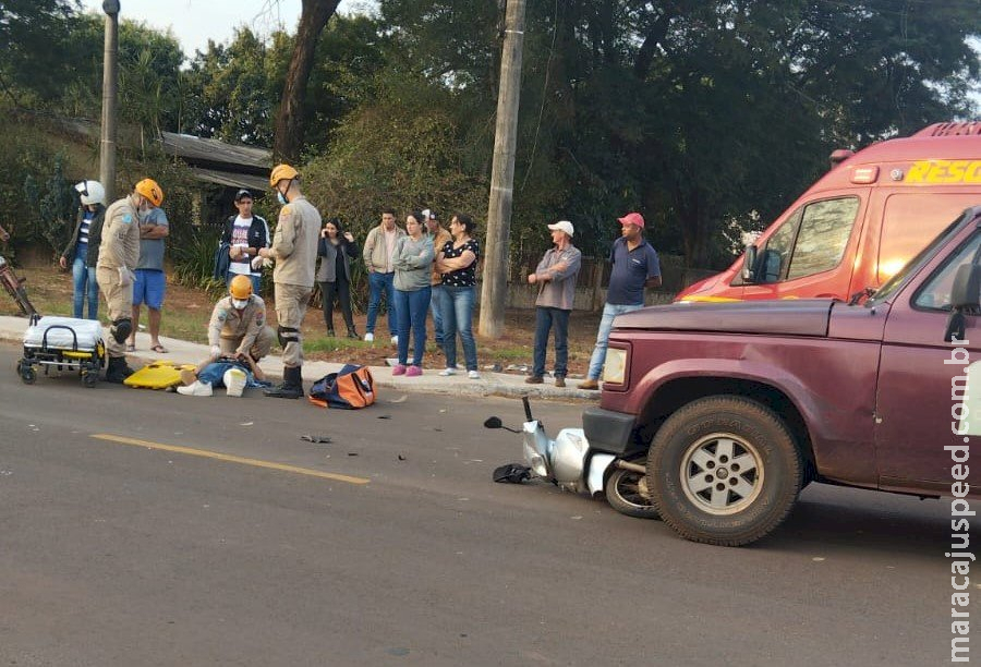 Acidente de trânsito entre caminhonete e moto deixa jovem ferido em Caarapó