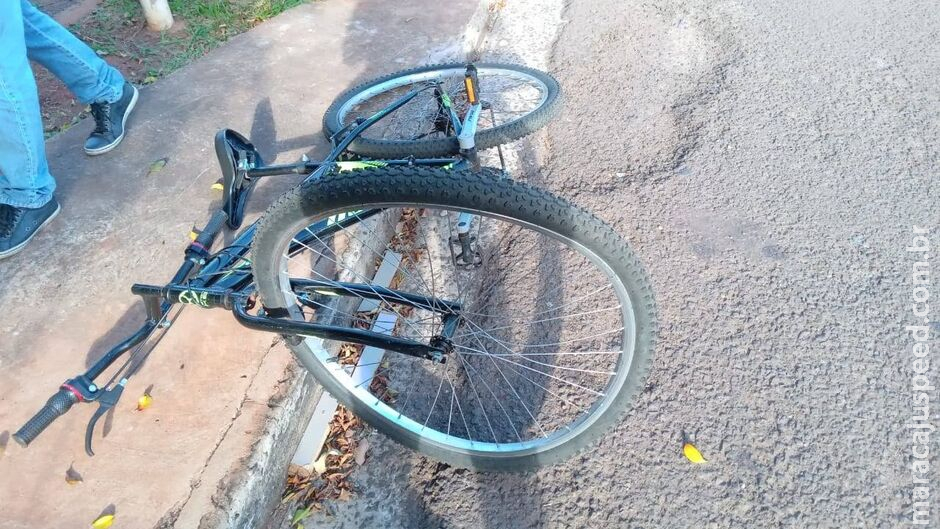 Adolescente fica ferida em acidente entre carro e bicicleta em Aquidauana