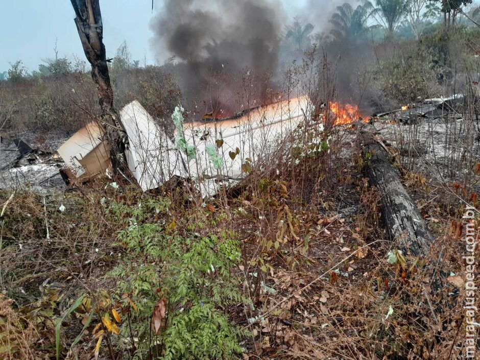 Avião com 5 pessoas a bordo cai em fazenda no interior de Mato Grosso