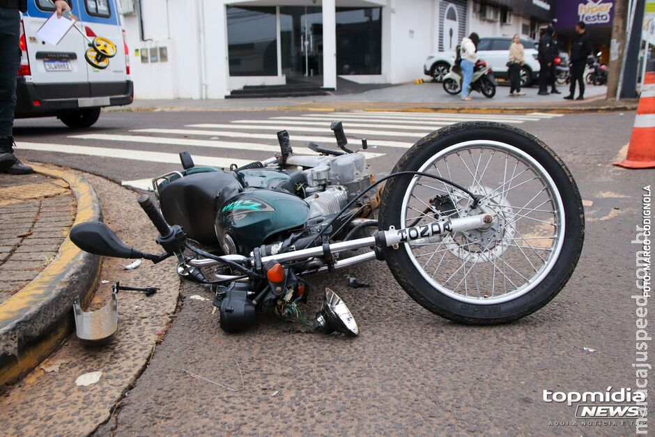 Cachorro avança e idosa fica ferida após cair de moto em Anastácio