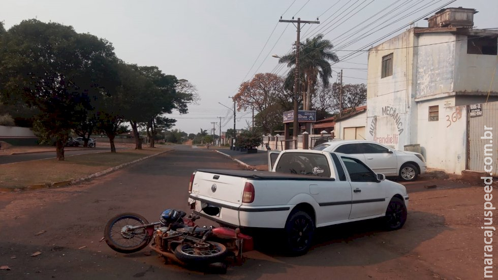 Colisão entre carro e moto deixa duas pessoas feridas em Caarapó