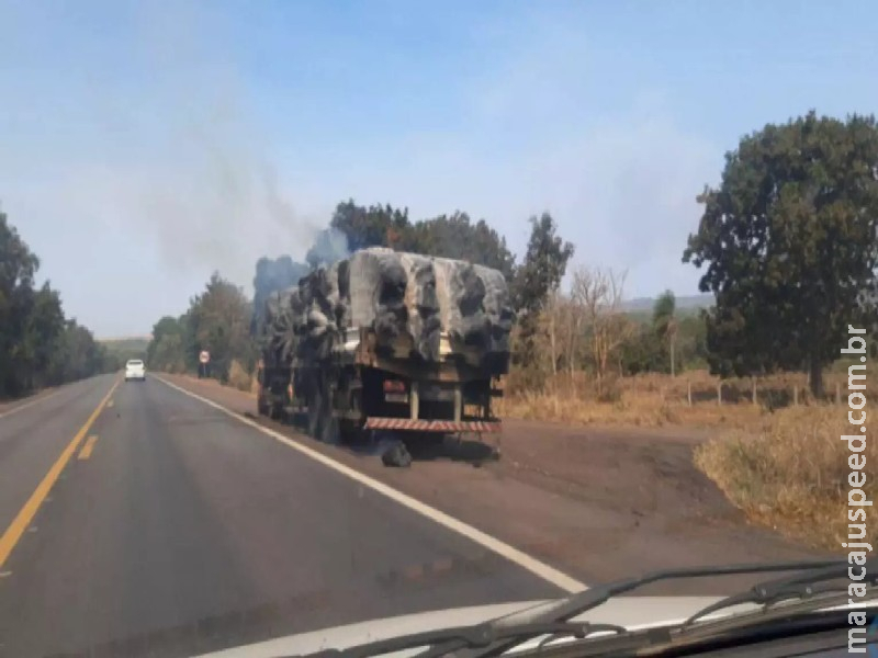 Incêndio atinge caminhão carregado com algodão e impacta trânsito na BR-163 em Coxim