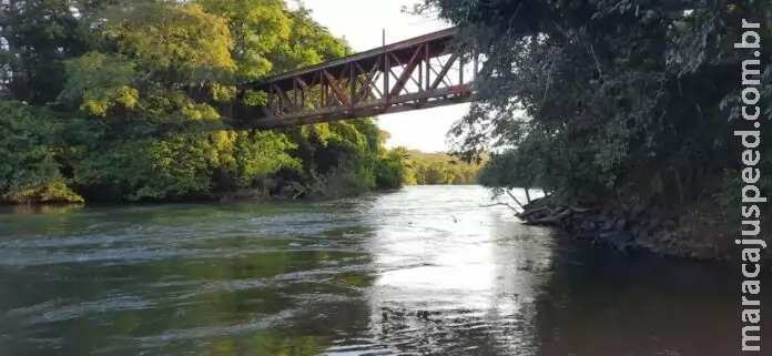 Bombeiros fazem buscas por homem desaparecido no rio de Água Clara