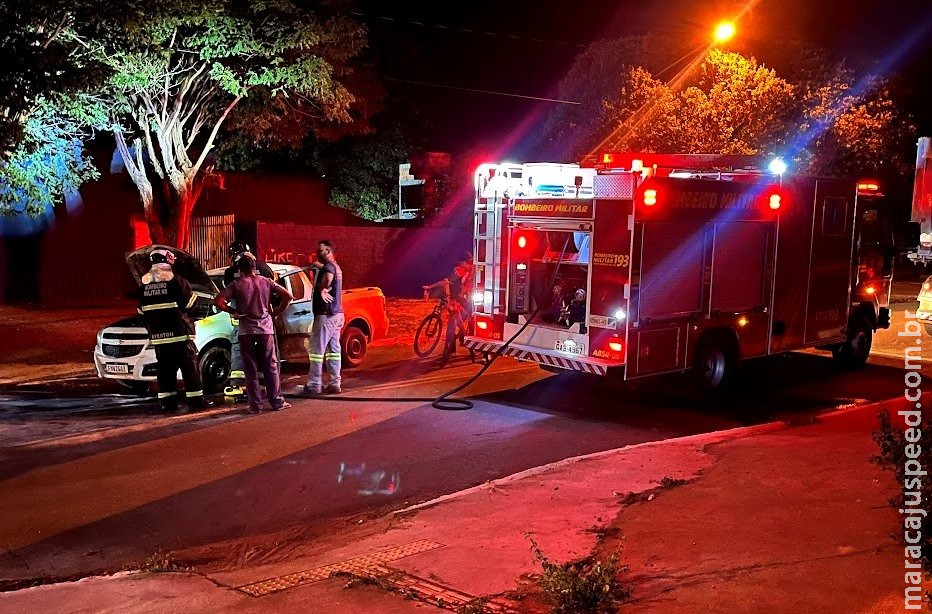 Carro sofre pane elétrica e pega fogo em Ivinhema