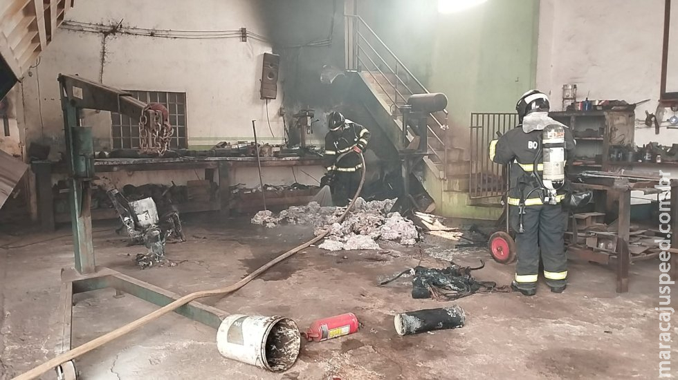 Corpo de Bombeiros controla princípio de incêndio em oficina mecânica de Caarapó