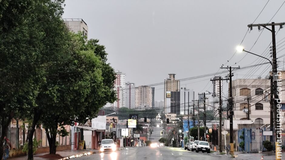 Frente fria chega com chuva e tempestades em todo MS