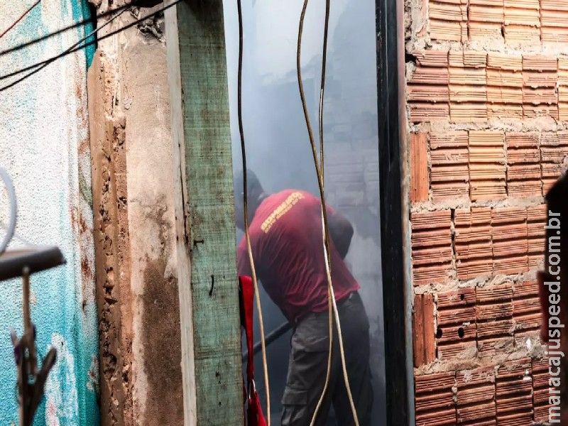 Moradora perde tudo em incêndio que pode ter começado após curto-circuito em ventilador