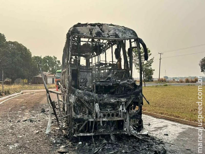 Pane elétrica teria causado incêndio em ônibus com 27 passageiros na MS-080 em Campo Grande