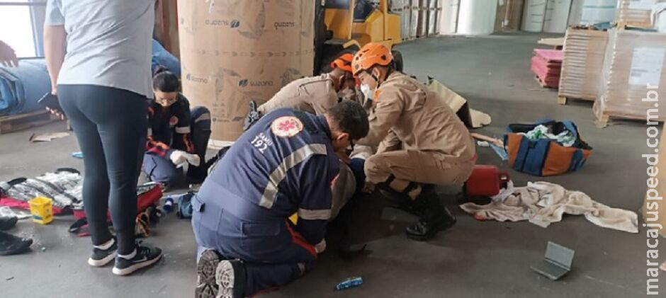 Trabalhador fica em estado grave após ser atingido por bobina em Corumbá