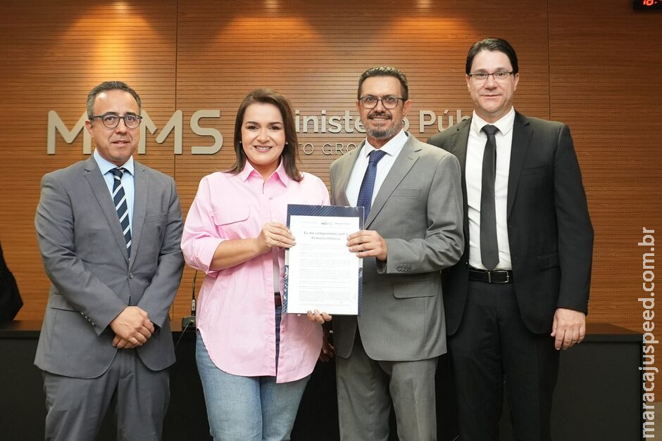 Adriane assina compromisso com a Primeira Infância e promete zerar filas nas EMEI