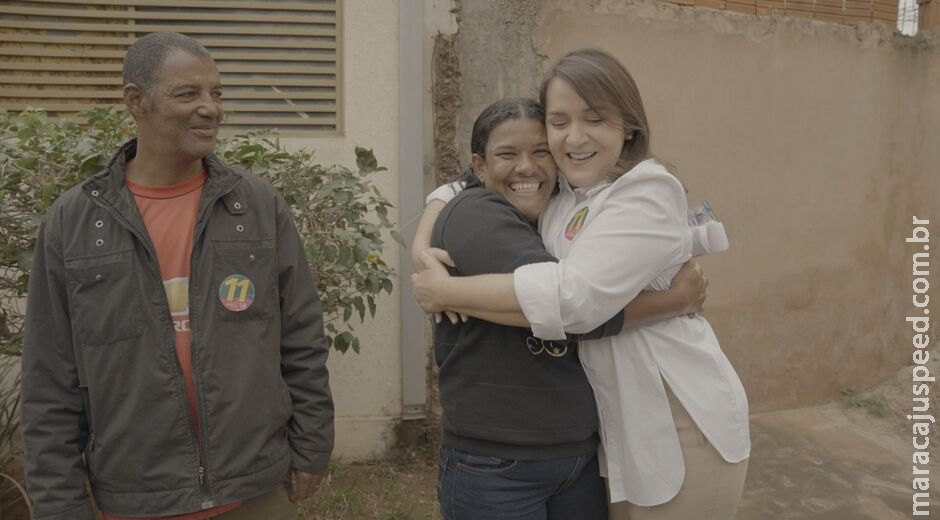 Adriane realiza sonho e tira Ana Paula e 187 famílias de favela em Campo Grande