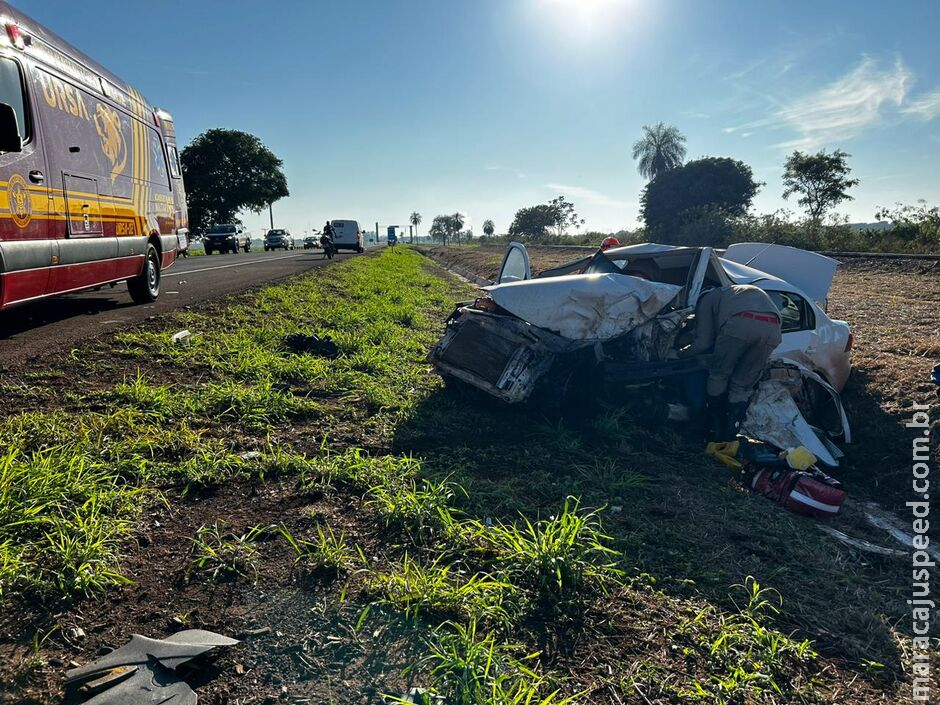 Batida entre carro e carreta deixa um ferido na BR-262, em Terenos