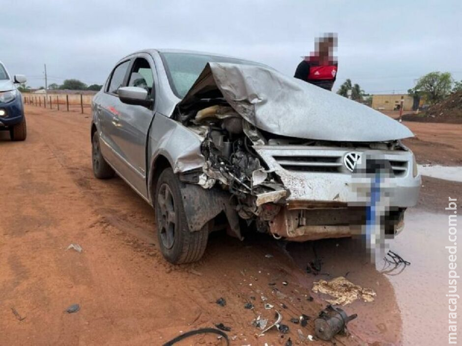 Bêbado, motorista dorme em carro após colisão com caminhonete em Três Lagoas