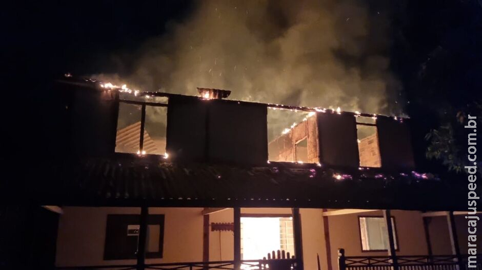 Bombeiros agem rápido, mas fogo destrói sobrado de fazenda no Pantanal