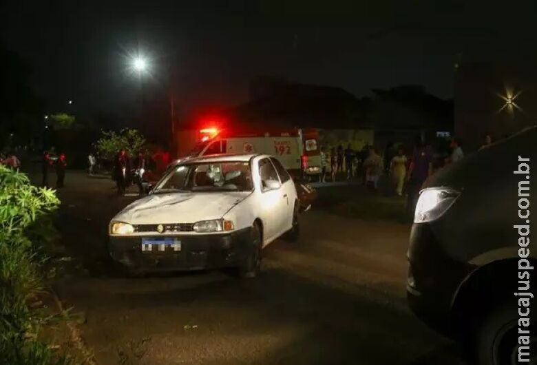 Carro invade calçada e atropela cinco crianças