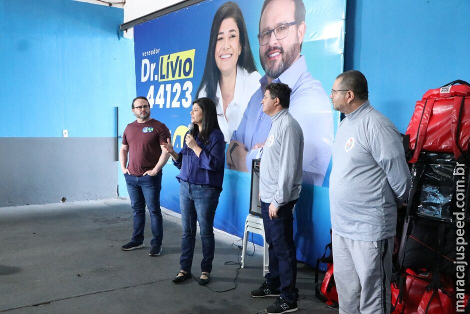 Rose conversa com motoentregadores e propõe pontos de apoio em Campo Grande