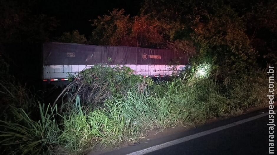 Caminhoneiro perde o controle do veículo e fica ferido na MS-276