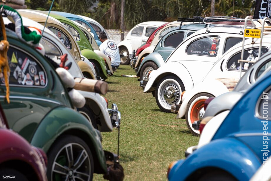 Evento reúne 250 carros antigos com exposição de Fusca, Opala e Chevette