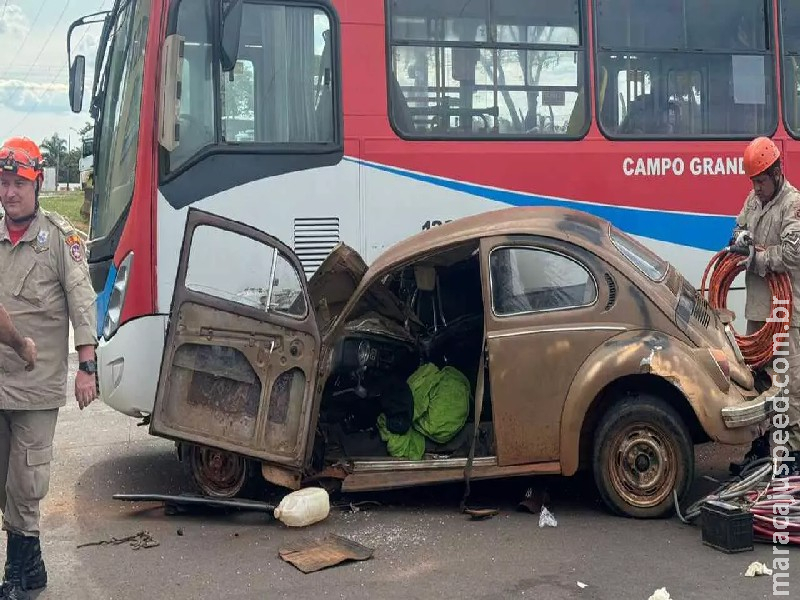 Motorista de Fusca que ficou destruído ao bater em ônibus na Guaicurus não tinha CNH