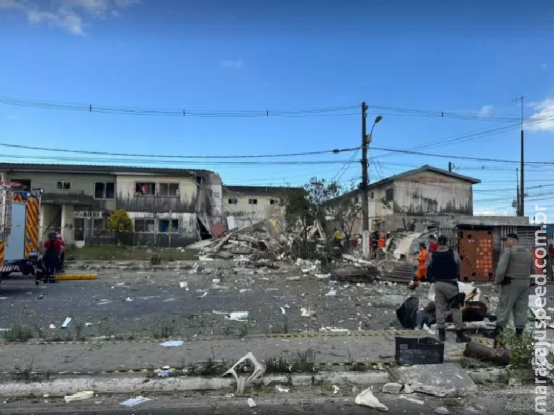 Prédio desaba em Maceió após explosão e deixa 3 pessoas mortas