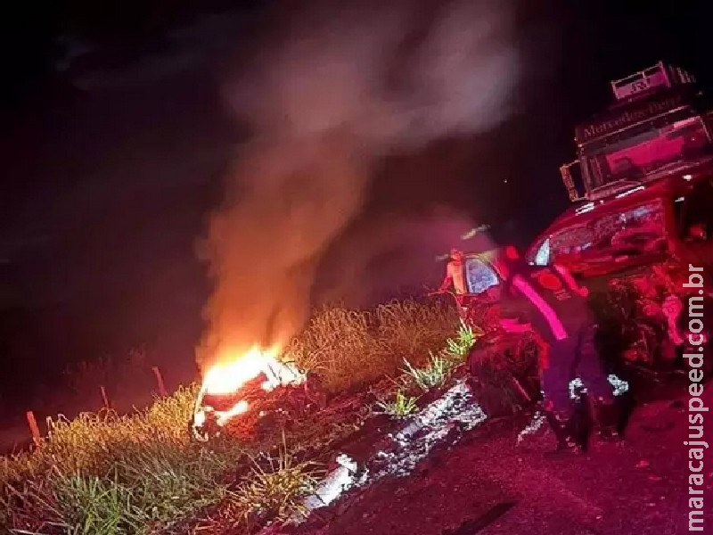 Três pessoas morrem carbonizadas em acidente na rodovia