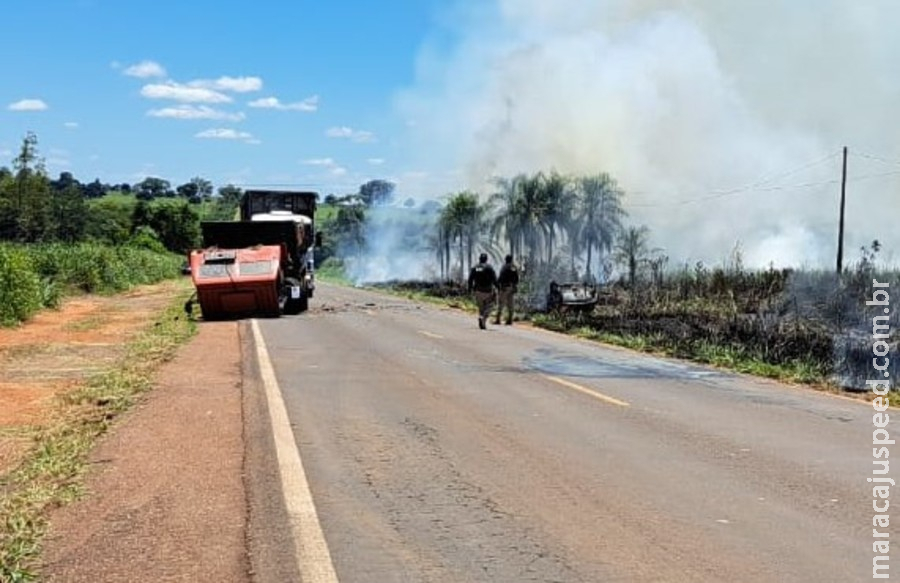 Bebê e 3 adultos sobrevivem a acidente grave com capotamento e incêndio na BR-376