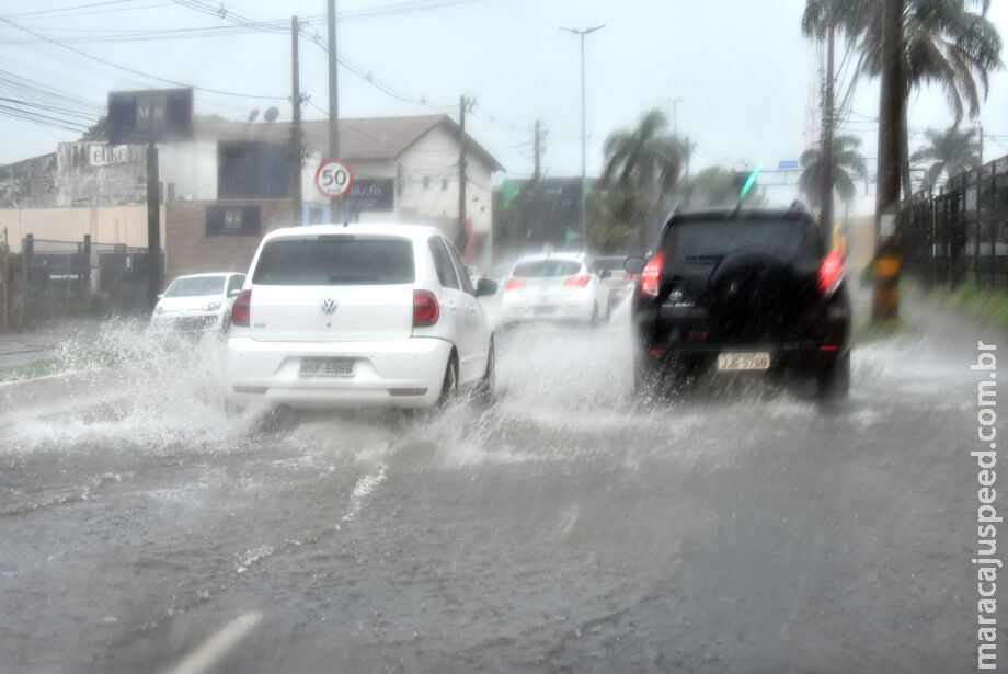 Fim de semana marca o início do verão e deve ser chuvoso em MS