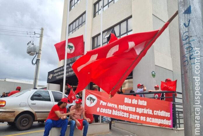 Manifestantes ocupam sede do Incra em protesto por reforma agrária